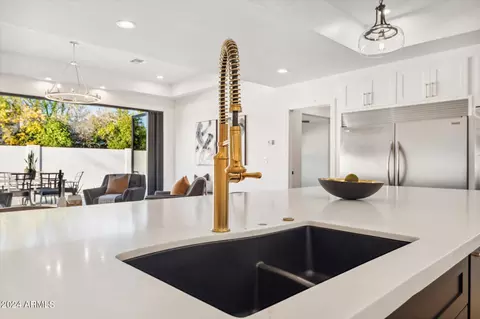 Kitchen - 4912 E Osborn Rd, Phoenix, AZ 85018 photo 4 of 6