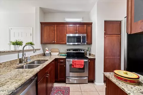 2725 E Mine Creek Rd #1049, Phoenix, AZ 85024