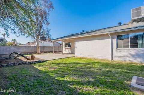 Exterior - 427 E Rosemonte Dr, Phoenix, AZ 85024 photo 6 of 8