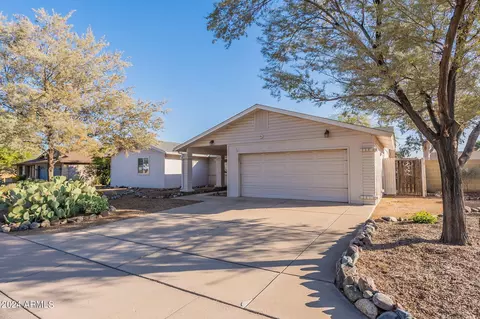Exterior - 427 E Rosemonte Dr, Phoenix, AZ 85024 photo 2 of 8