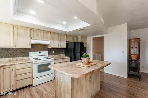Kitchen - 427 E Rosemonte Dr, Phoenix, AZ 85024 photo 3 of 6