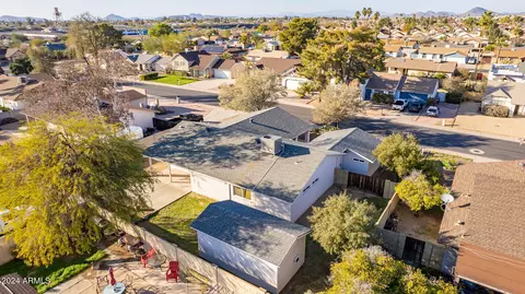 View/Area - 427 E Rosemonte Dr, Phoenix, AZ 85024 photo 2 of 3