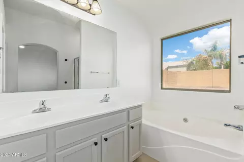3310 E Woodside Way, Gilbert, AZ 85297 photo 6