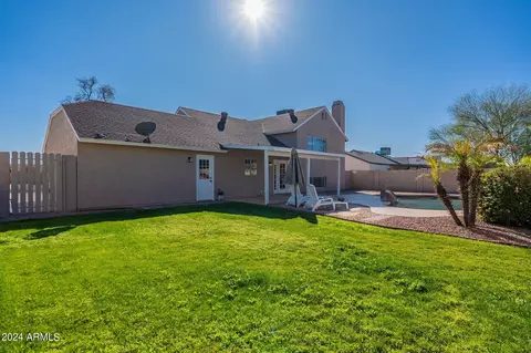 Exterior - 418 E Rosemonte Dr, Phoenix, AZ 85024 photo 8 of 10