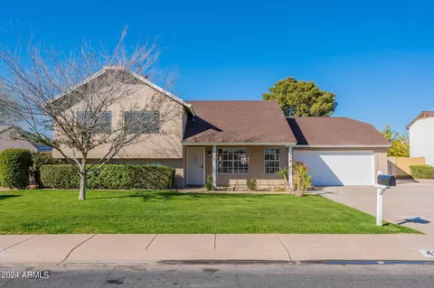 Exterior - 418 E Rosemonte Dr, Phoenix, AZ 85024 photo 2 of 10