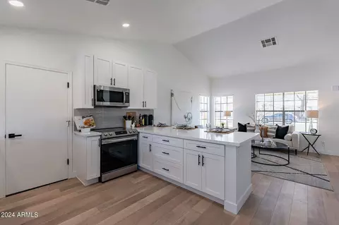 Kitchen - 418 E Rosemonte Dr, Phoenix, AZ 85024 photo 3 of 4