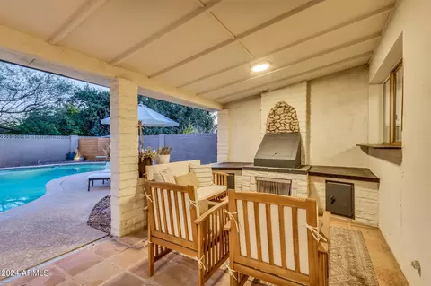 Exterior - 2501 E Balboa Dr, Tempe, AZ 85282 photo 10 of 15
