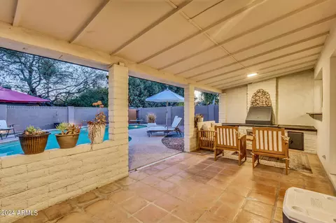 Exterior - 2501 E Balboa Dr, Tempe, AZ 85282 photo 9 of 15