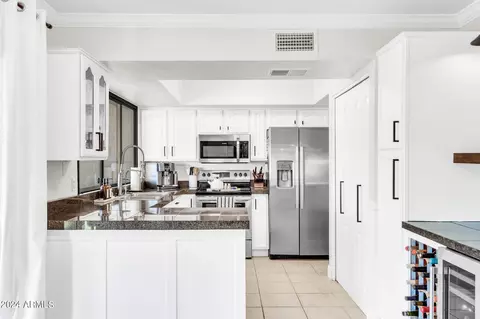Kitchen - 2501 E Balboa Dr, Tempe, AZ 85282 photo 6 of 8