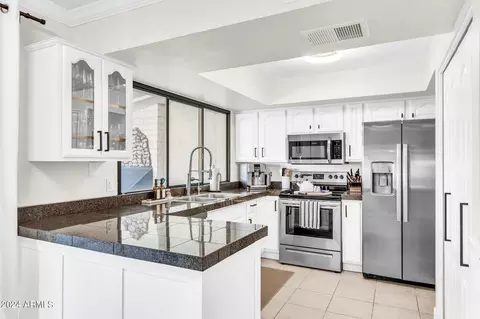 Kitchen - 2501 E Balboa Dr, Tempe, AZ 85282 photo 5 of 8