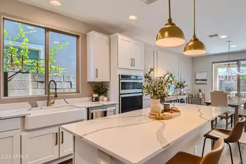 Kitchen - 3545 E Tina Dr, Phoenix, AZ 85050 photo 4 of 5