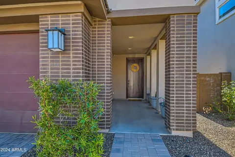 Exterior - 3545 E Tina Dr, Phoenix, AZ 85050 photo 3 of 18