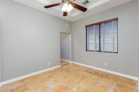 Bedroom - 2908 E Desert Ln, Phoenix, AZ 85042 photo 5 of 6