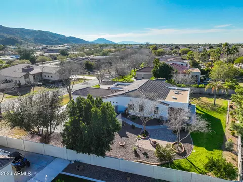 View/Area - 2908 E Desert Ln, Phoenix, AZ 85042 photo 9 of 11