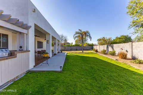 Exterior - 2908 E Desert Ln, Phoenix, AZ 85042 photo 16 of 21