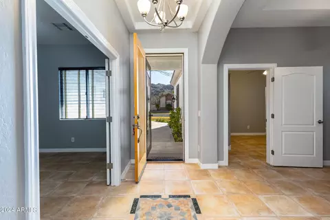 Entry Way - 2908 E Desert Ln, Phoenix, AZ 85042 photo 2 of 6