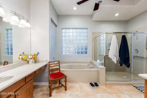 Bath - 2908 E Desert Ln, Phoenix, AZ 85042 photo 1 of 8