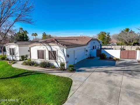 Exterior - 2908 E Desert Ln, Phoenix, AZ 85042 photo 19 of 21