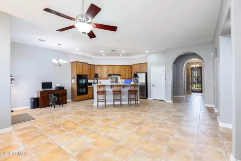 Living - 2908 E Desert Ln, Phoenix, AZ 85042 photo 2 of 3