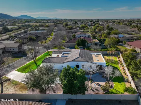 View/Area - 2908 E Desert Ln, Phoenix, AZ 85042 photo 8 of 11