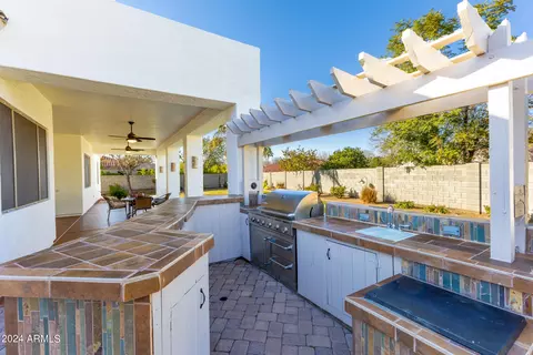 Exterior - 2908 E Desert Ln, Phoenix, AZ 85042 photo 10 of 21