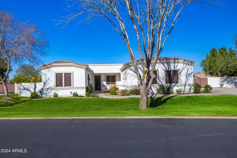 Exterior - 2908 E Desert Ln, Phoenix, AZ 85042 photo 3 of 21