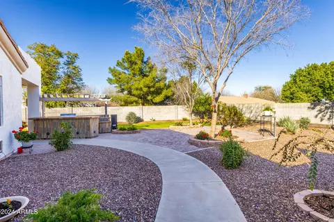 Exterior - 2908 E Desert Ln, Phoenix, AZ 85042 photo 9 of 21