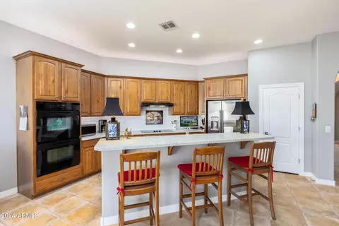 Kitchen - 2908 E Desert Ln, Phoenix, AZ 85042 photo 7 of 10