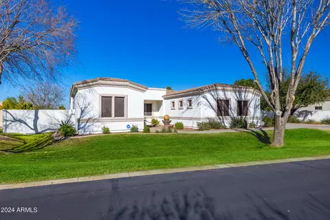 2908 E Desert Ln, Phoenix, AZ 85042