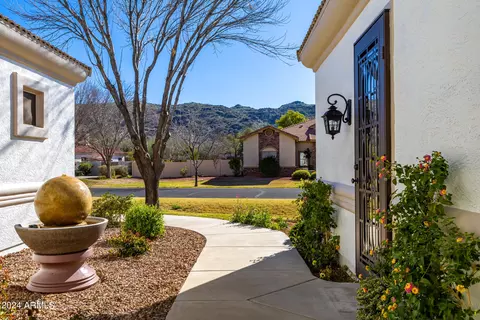View/Area - 2908 E Desert Ln, Phoenix, AZ 85042 photo 1 of 11