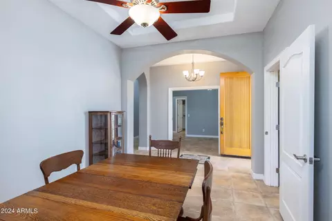 Dining - 2908 E Desert Ln, Phoenix, AZ 85042 photo 1 of 2