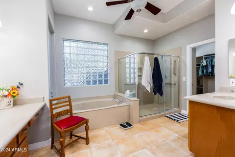 Bath - 2908 E Desert Ln, Phoenix, AZ 85042 photo 5 of 8