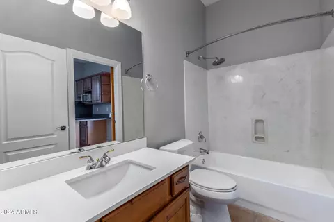 Bath - 2908 E Desert Ln, Phoenix, AZ 85042 photo 7 of 8