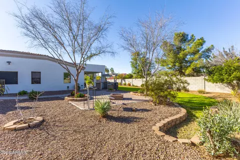 Exterior - 2908 E Desert Ln, Phoenix, AZ 85042 photo 17 of 21
