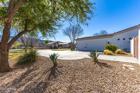 Exterior - 2908 E Desert Ln, Phoenix, AZ 85042 photo 7 of 21