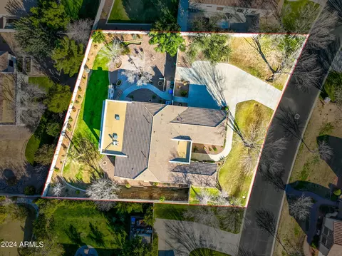View/Area - 2908 E Desert Ln, Phoenix, AZ 85042 photo 2 of 11
