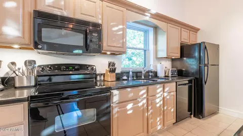 Kitchen - 5255 N 47th St, Phoenix, AZ 85018 photo 2 of 4