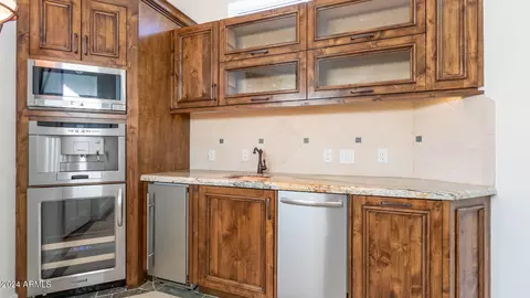 Kitchen - 5255 N 47th St, Phoenix, AZ 85018 photo 3 of 4