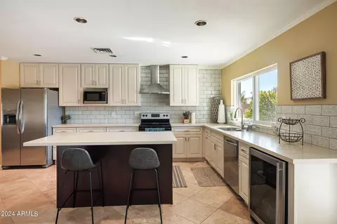 4337 E Pearce Rd, Phoenix, AZ 85044 photo 2