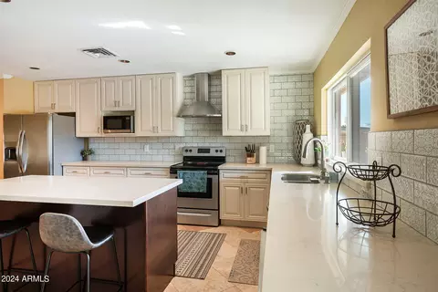 4337 E Pearce Rd, Phoenix, AZ 85044 photo 3