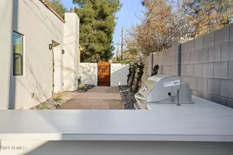 Exterior - 3118 N 27th St, Phoenix, AZ 85016 photo 9 of 14