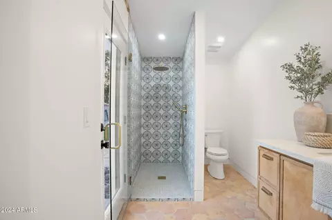 Bath - 3118 N 27th St, Phoenix, AZ 85016 photo 6 of 9