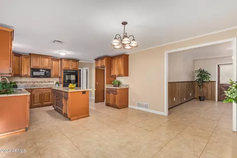 Kitchen - 1118 E Dolphin Cir, Mesa, AZ 85204 photo 6 of 8