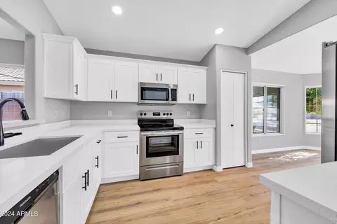 2210 E Kelton Ln, Phoenix, AZ 85022 photo 9