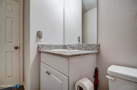 Bath - 182 E Dewey Ave, Coolidge, AZ 85128 photo 4 of 6