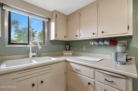 3643 E Paradise Dr, Phoenix, AZ 85028 photo 9