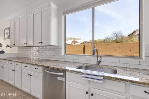 Kitchen - 9412 E Hillview Cir, Mesa, AZ 85207 photo 8 of 10