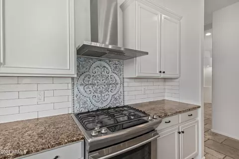 Kitchen - 9412 E Hillview Cir, Mesa, AZ 85207 photo 9 of 10