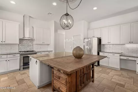 Kitchen - 9412 E Hillview Cir, Mesa, AZ 85207 photo 4 of 10