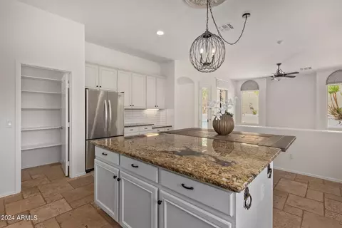 Kitchen - 9412 E Hillview Cir, Mesa, AZ 85207 photo 6 of 10
